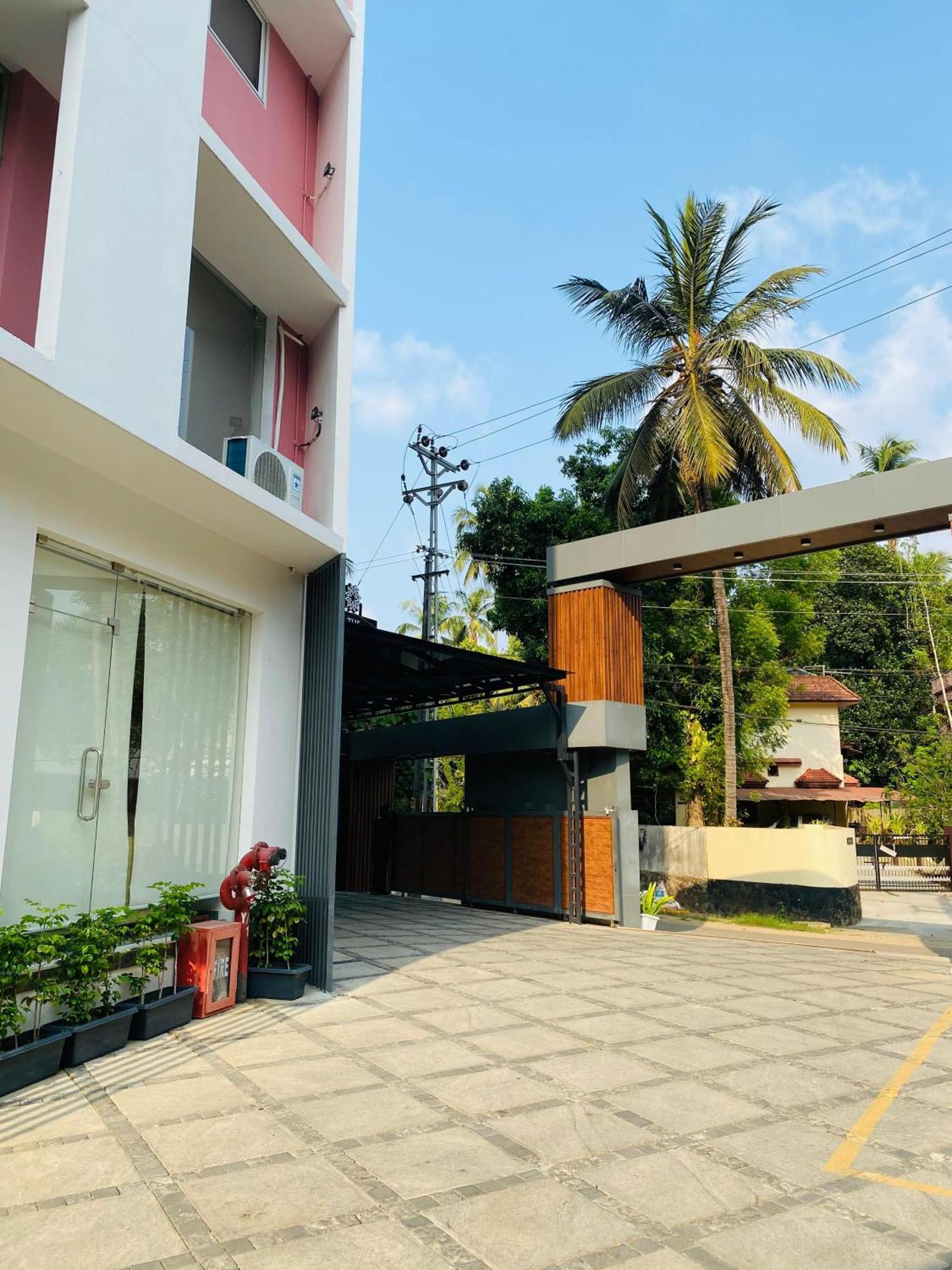 The Habitat Suites Guruvāyūr Kültér fotó